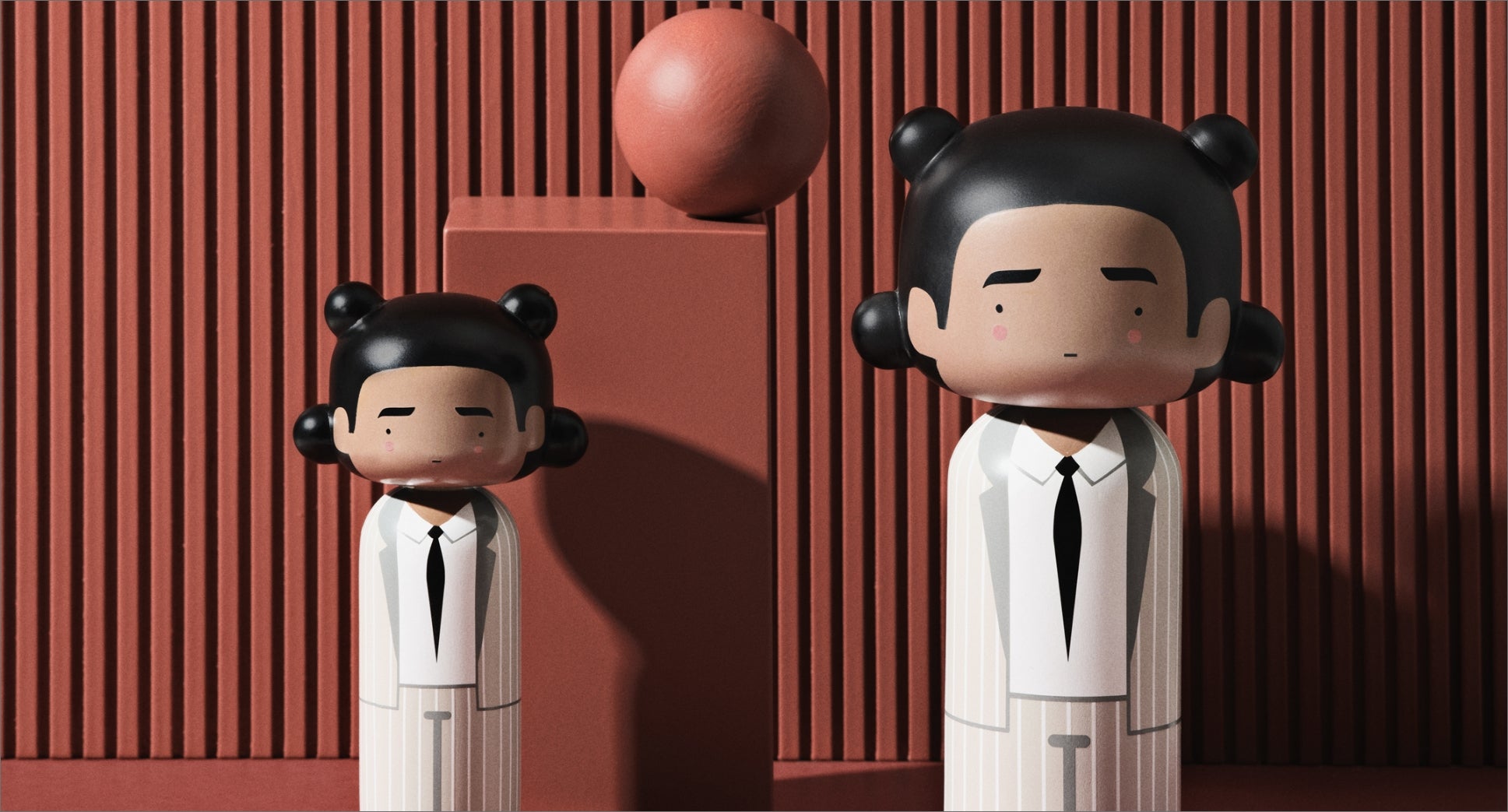 Zwei Kokeshi-Puppen in weißen Anzügen mit schwarzen Krawatten, vor einem roten, strukturierten Hintergrund mit einer Kugel.