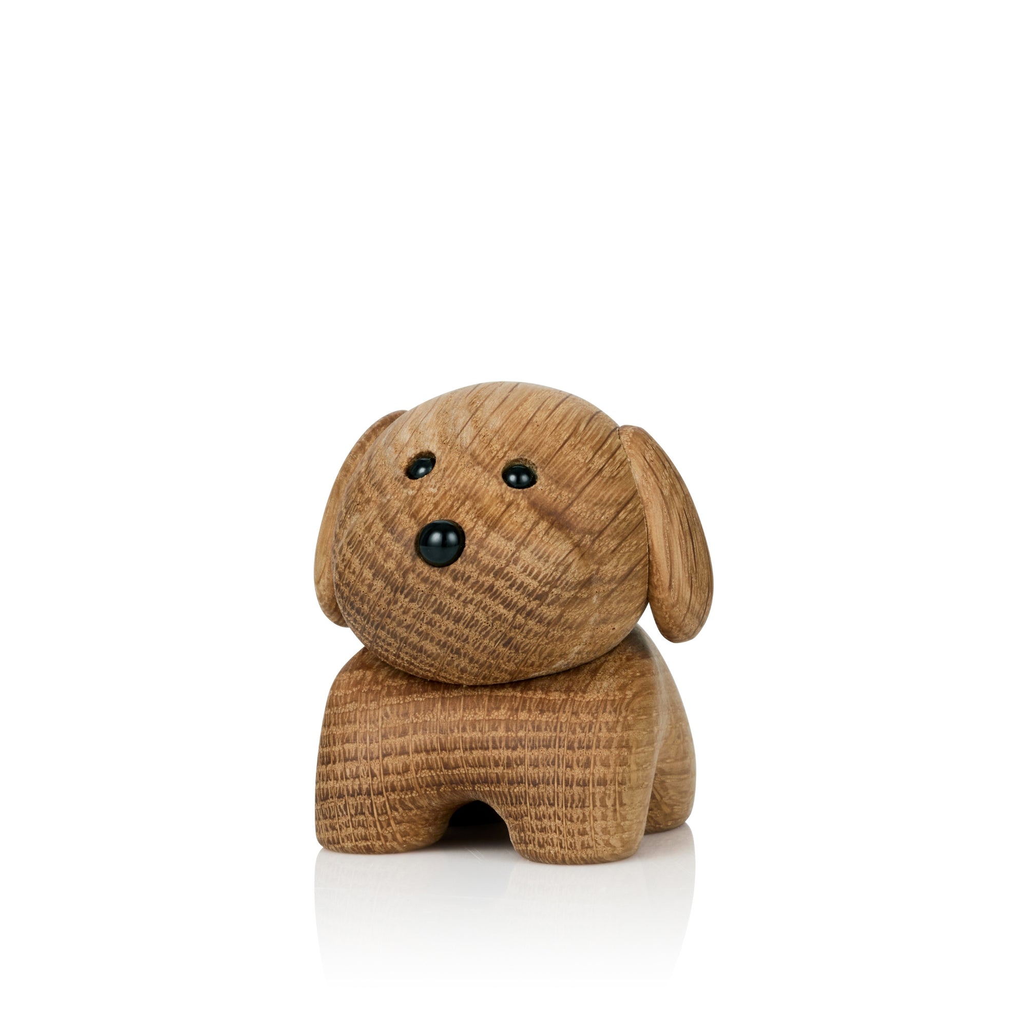 En liten hundefigur i tre med glatt overflate og enkle utskårne detaljer.