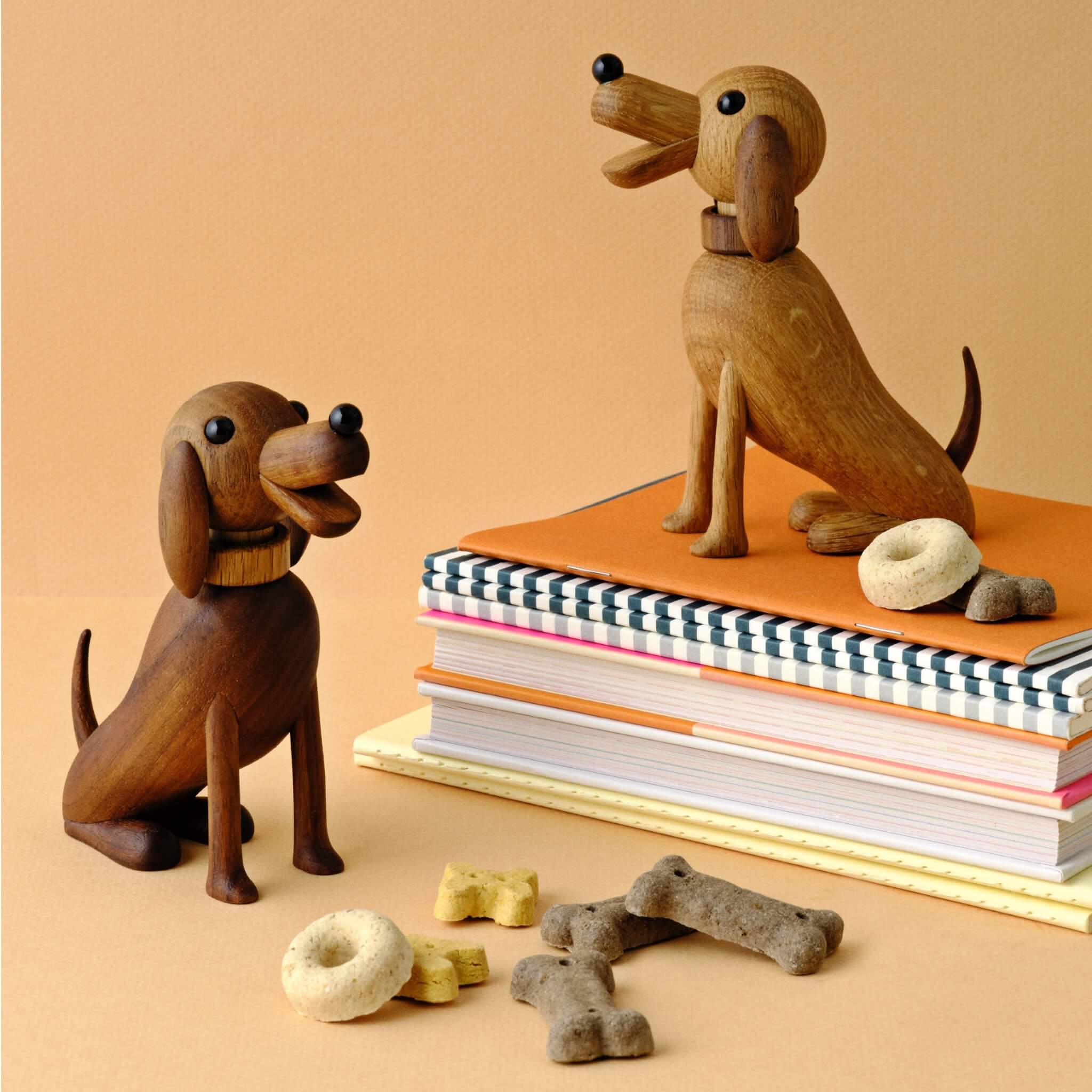 Buster and Bella Wooden Dogs | Charming Oak & Walnut Decor – Lucie