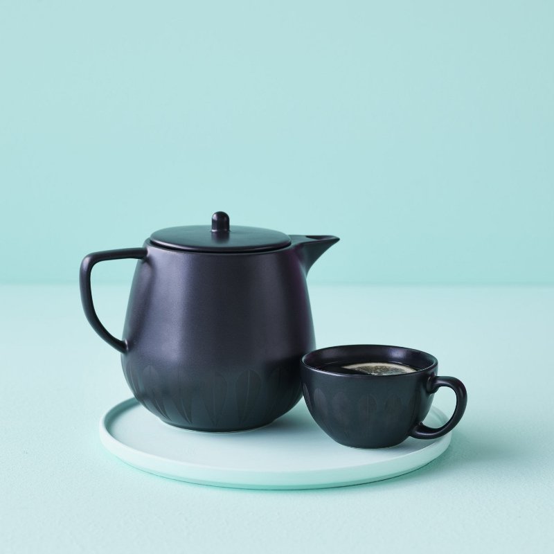 Lotus Tea Kop And Saucer | Black TEA Kop AND SAUCER - Lucie Kaas