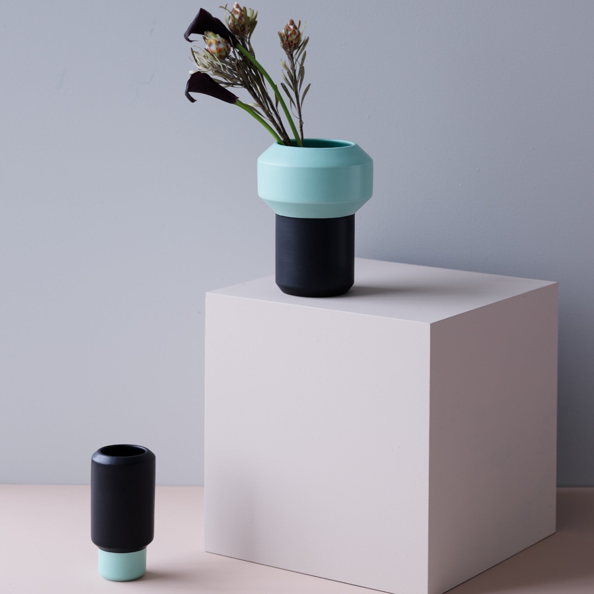 Vase | Schwarz, Mintgrün VASE - Lucie Kaas