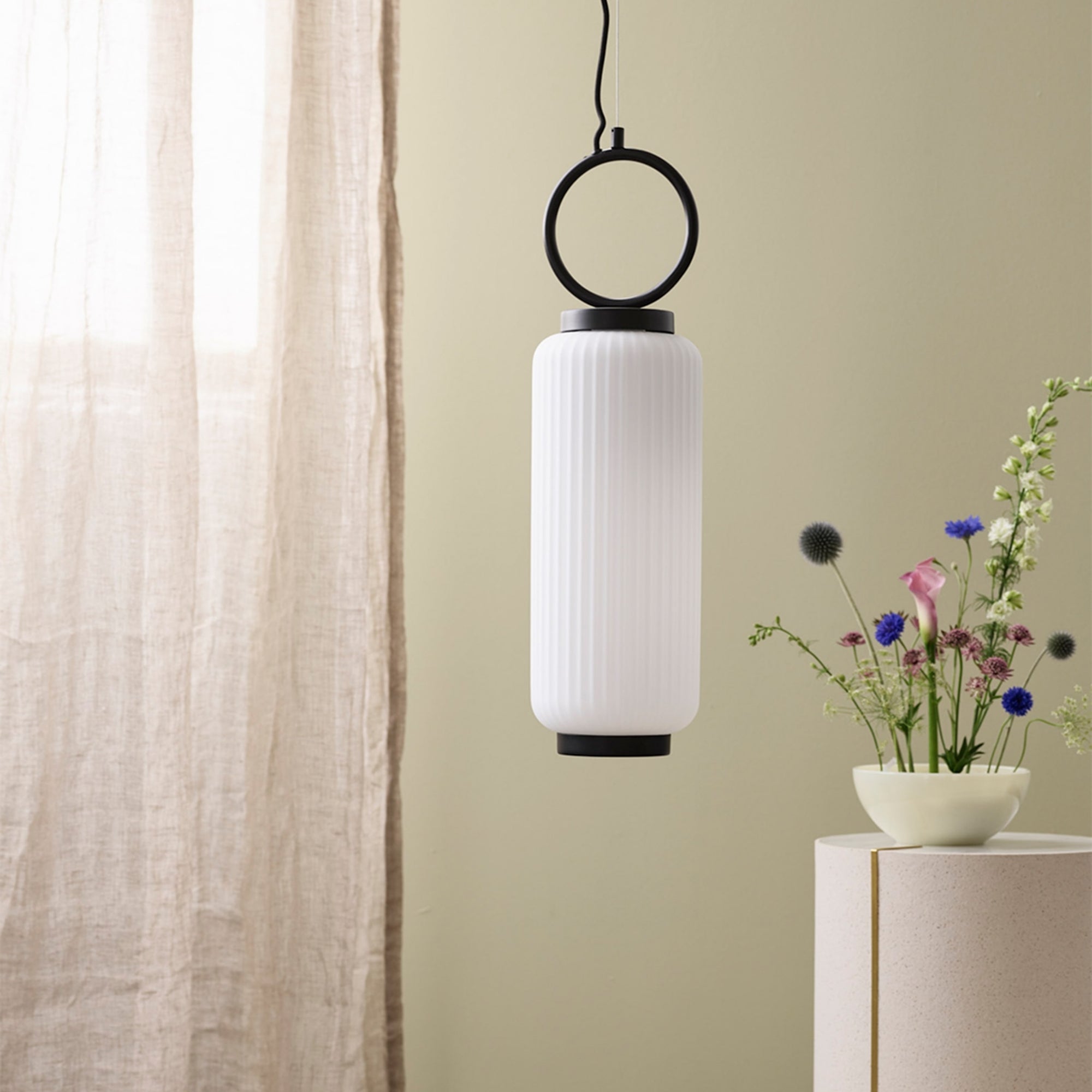 Liten lanternependel | Hvit, svart SMALL LANTERN PENDANT - Lucie Kaas